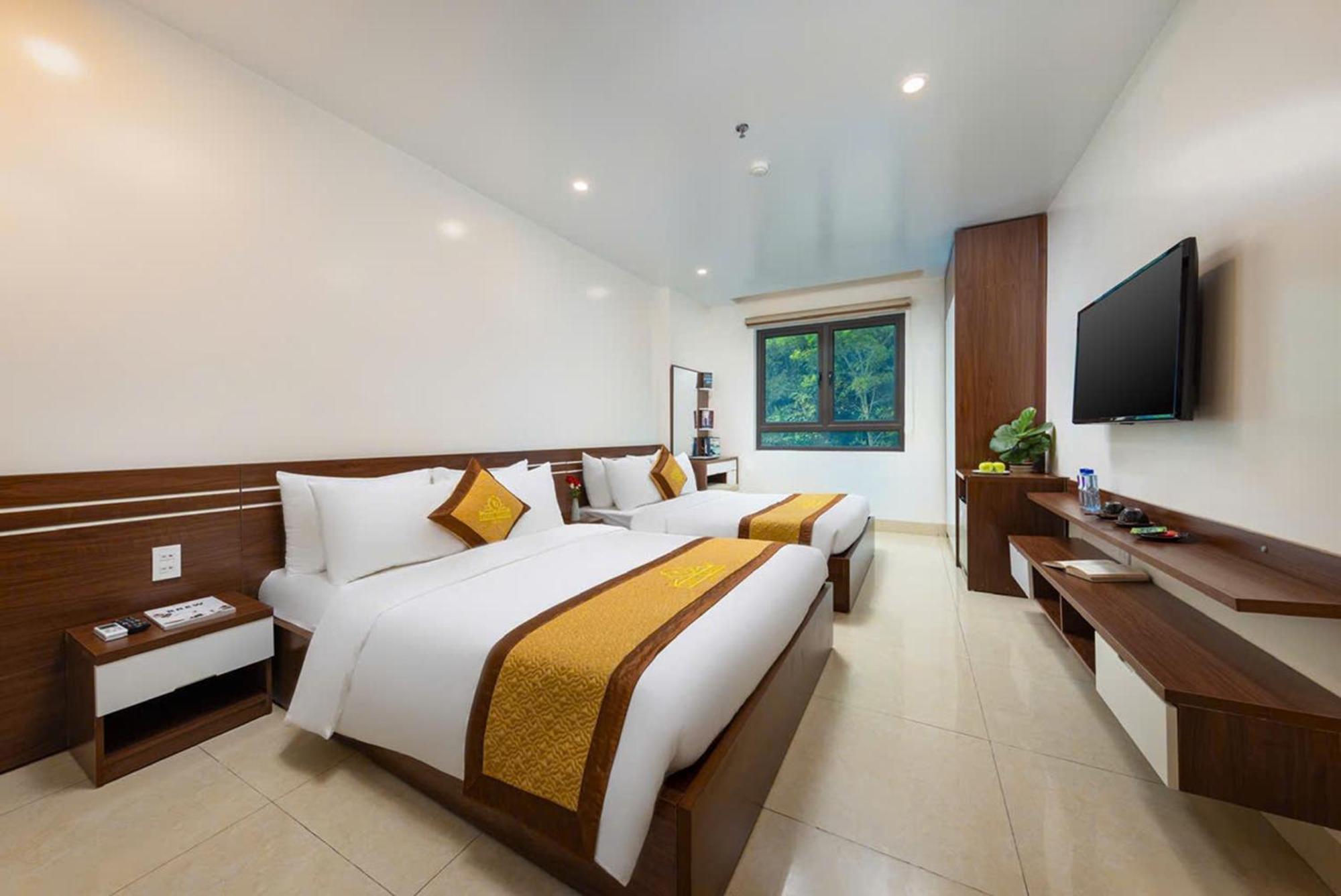 Tung Quang Hotel Dong Khe Sau Exterior photo