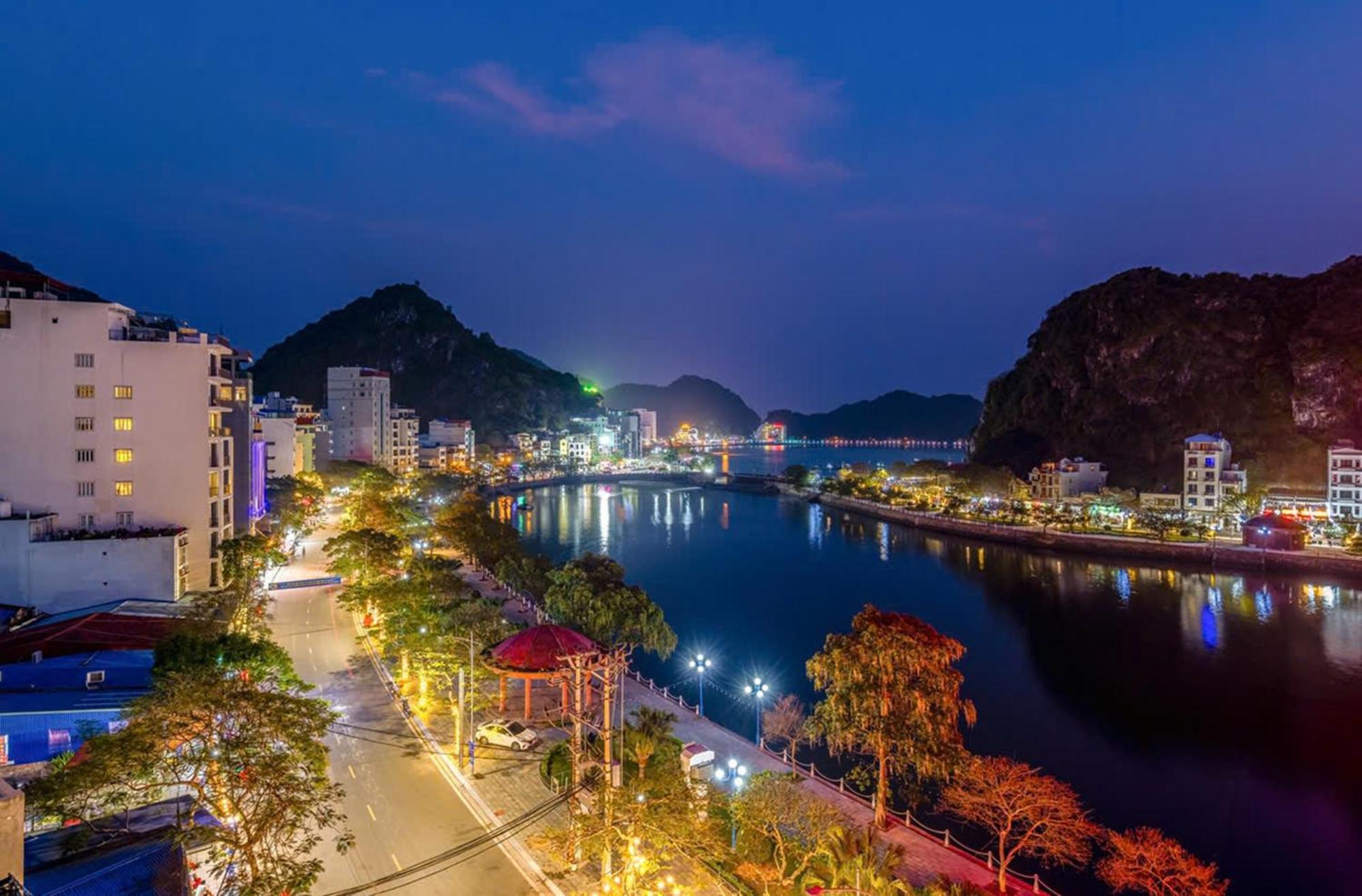 Tung Quang Hotel Dong Khe Sau Exterior photo
